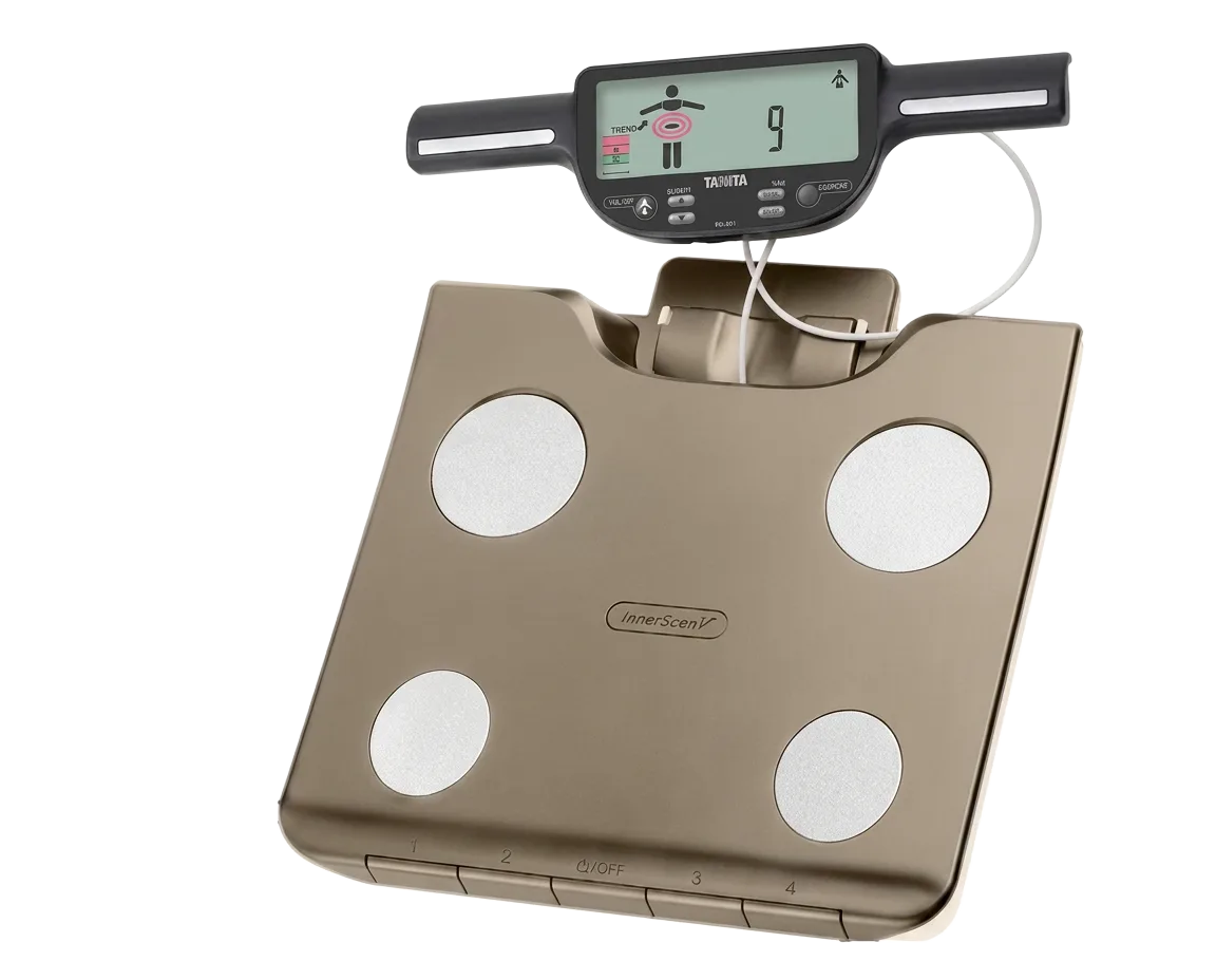 Balança de bioimpedância segmentar Tanita BC-601 com display colorido e eletrodos metálicos